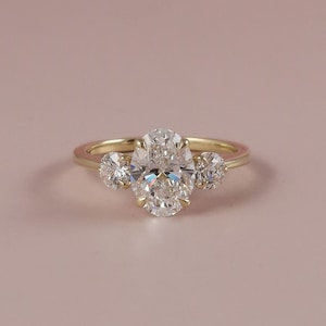 3.50 CT Oval CVD Lab Grown Diamond Engagement Ring IGI Certified Oval & Round Diamond Anniversary Ring 14K Solid Gold Ring Wedding Ring.