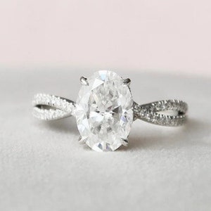 2.50 CT Oval Cut Lab Grown Diamond Engagement Ring IGI Certified Oval & Round Diamond Anniversary Ring 18K Solid Gold Ring Wedding Ring.