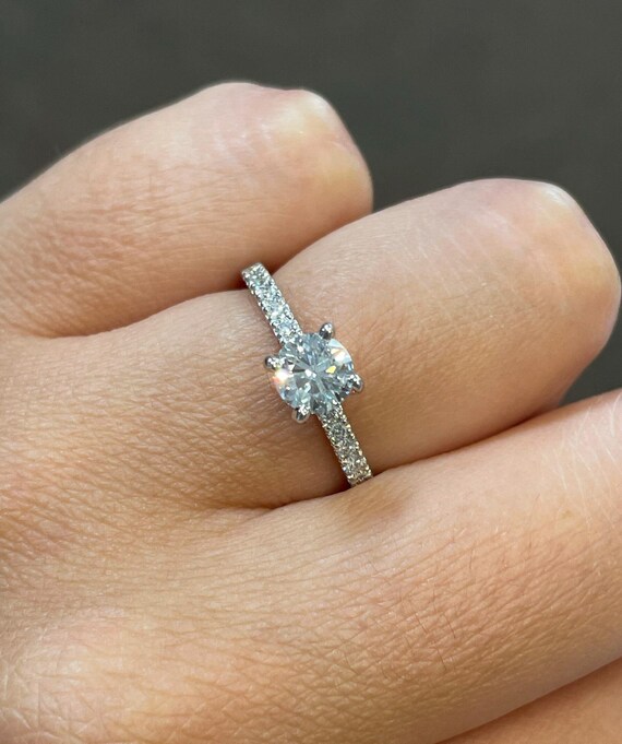 0.95ct Brilliant Round Cut Designer Simulated CZ Blue Turquoise Gem Ideal V 18ct yellow gold 0.95ct round brilliant diamond ring