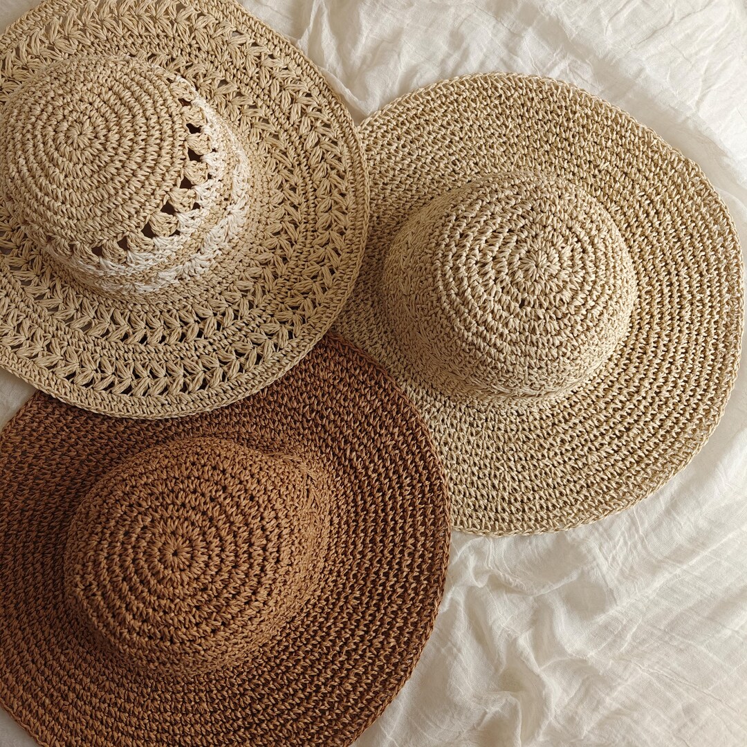 WIDE BRIM HAT MODEL 650422 IN NATURAL WITH BLACK LEATHER STRAP RAFFIA STRAW