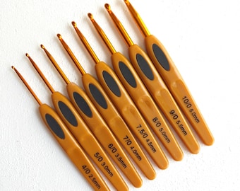 Crochet Hook, Ergonomic Amigurumi Tool (2.5mm - 6mm)
