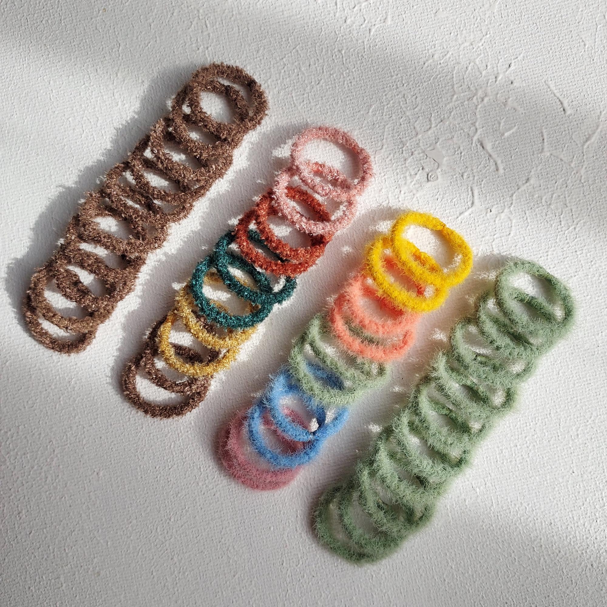 Winzige weiche Haarbänder für Kleinkinder: Set aus 10 Mini-Haargummis