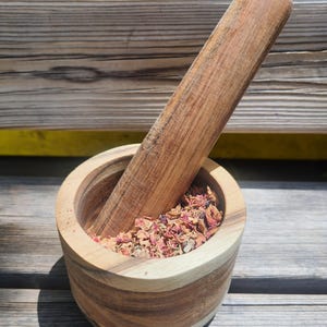 Natural Rose Powder: Organic Rose Petals for Skincare & Rituals