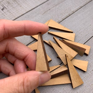 Wooden Triangle Pendant Beads 25 pieces unfinished wood image 2