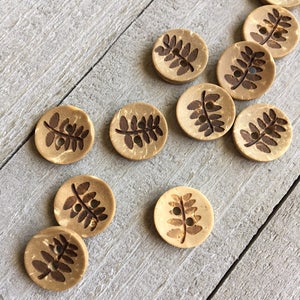 Fern Leaf Print Coconut Wood Sewing Buttons - 25 buttons  1/2" - 13mm (B130)