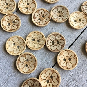 Buttons (B60) Five 15mm - 5/8" Round with Flower Coconut Shell Buttons for Sewing Crochet Knitting Crafts