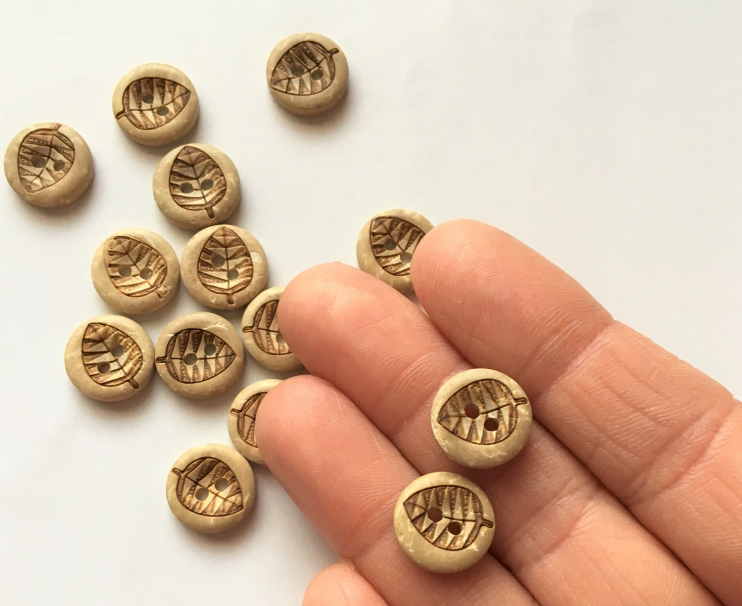Coconut Wood Buttons (B129) 20 - 1/2" - 13mm Round with Leaf Coconut Shell Shirt Buttons for Sewing Crochet Knitting Crafts Wood Buttons