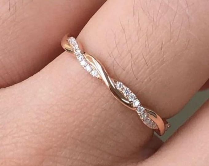 Moissanite Diamond Twist Ring Rose Gold Dainty Infinity Ring for Women Stackable Promise Ring Minimalist Wedding Band Gift for Her Jewelry