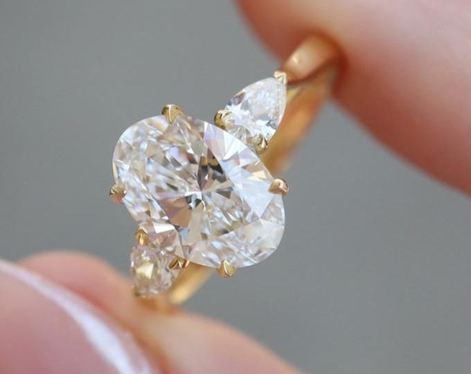 2CT Oval Cut Moissanite Three Stone Wedding Ring Pear Cut Side Stone Trilogy Ring Luxurious 14K Gold Anniversary Gift For Wife Birthday Gift