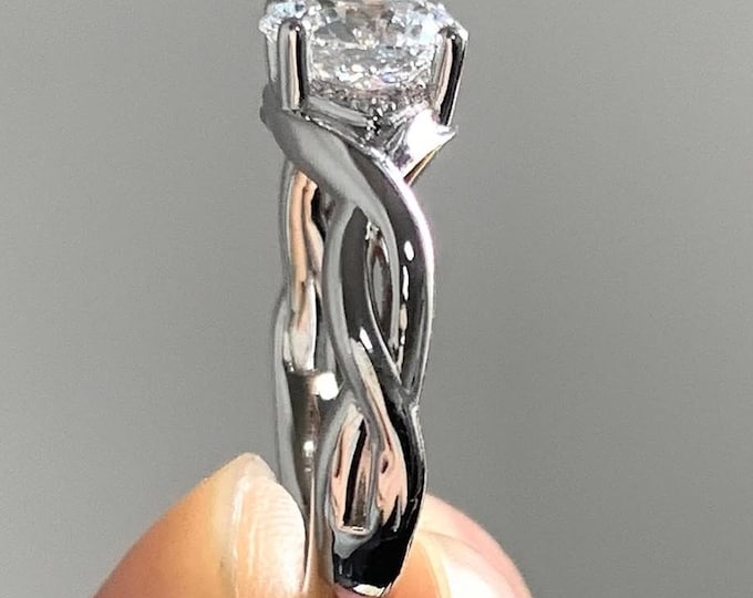 Round Cut Moissanite Engagement Ring 14K Gold Twisted Band Ring Unique Solitaire Ring for Women Promise Wedding Ring Vintage Style Ring