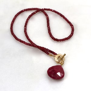 RUBIN Anhänger Halskette, Rubin Lariat Halskette in 14k Gold Fill