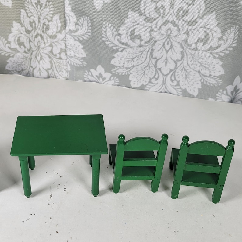 Juego de cocina vintage de Sylvanian Families: mesa verde y dos sillas imagen 3