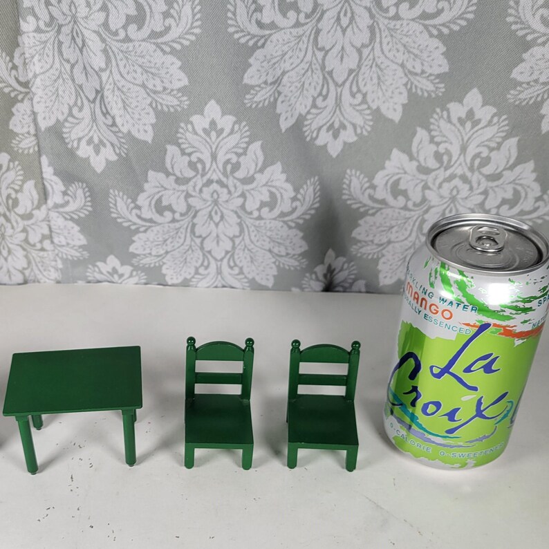 Juego de cocina vintage de Sylvanian Families: mesa verde y dos sillas imagen 7