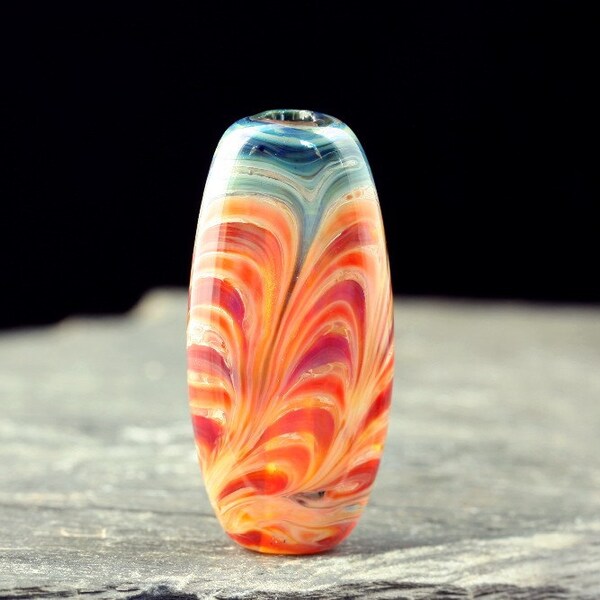 Plume borosilicate glass focal bead