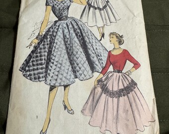 Advance 6089, Size 12, Ladies Dress Cut Dress Pattern with Circle Skirt