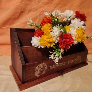 Gran portacorreo vintage de madera con tres compartimentos, Tidy Me Up