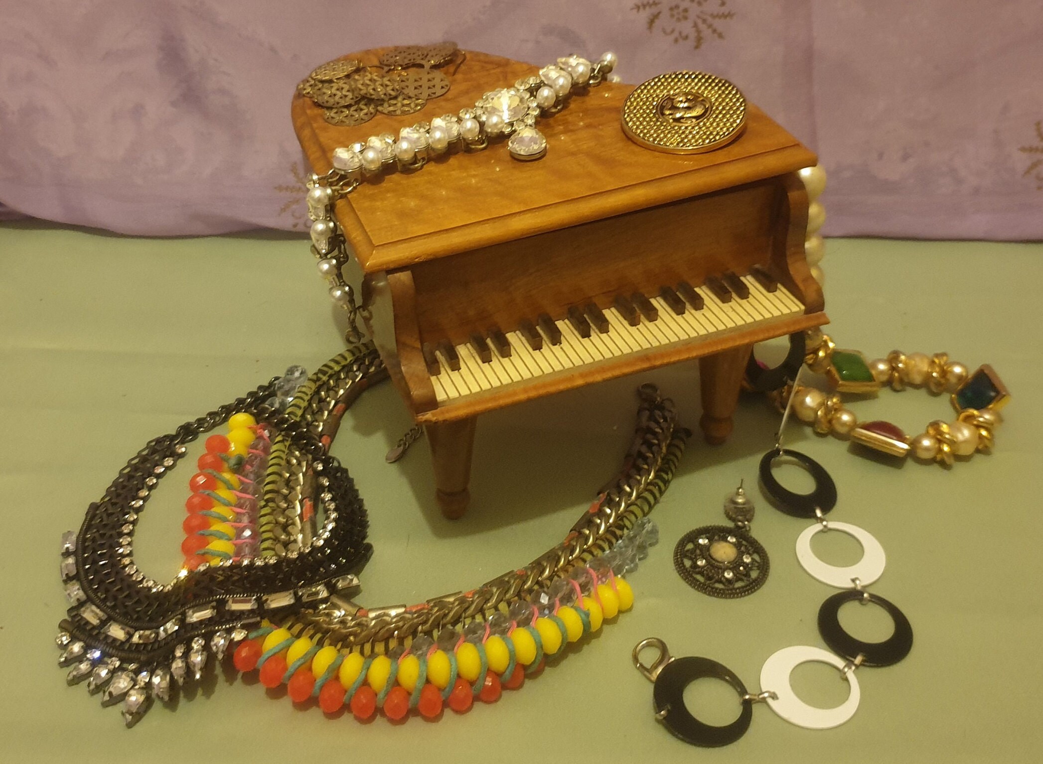 Dessous De Plat Vintage LADOR Années 70 - Bois Et Faïence - Motif Coq Musical