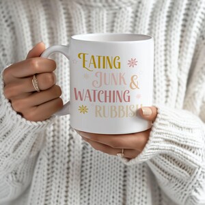 Mug The Manger indésirable et regarder les ordures - Cadeau de Noël - Mug Amoureux de Noël - GameDay Grinds - Mug de Noël Seul à la maison - (11 oz, 15 oz)