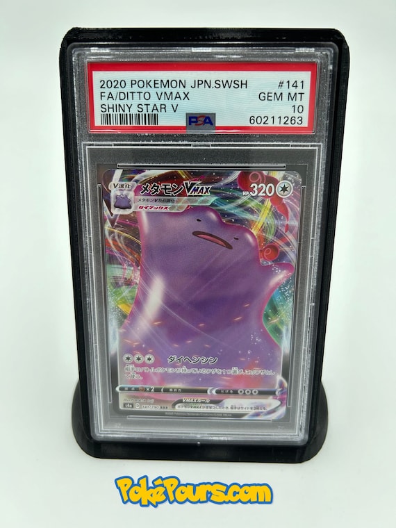 Pokepours Slab Stand + Graded Ditto Vmax (141/190) Holofoil