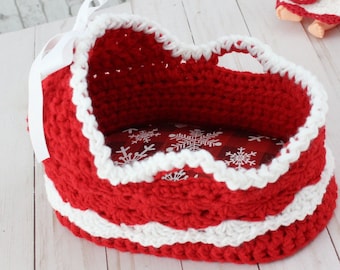 Christmas Moses Basket Crochet Pattern: Shell Stitch Doll Cradle (7-8" Doll)