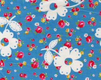 FAT QUARTER Yuwa - White Silhouette Daisies with Petite Roses on Blue - Atsuko Matsuyama 30s collection - Japanese - Red, Yellow Flowers