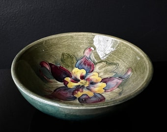 Small Moorcroft Pottery Footed Bowl Columbine Pattern British Ceramic Floral Design