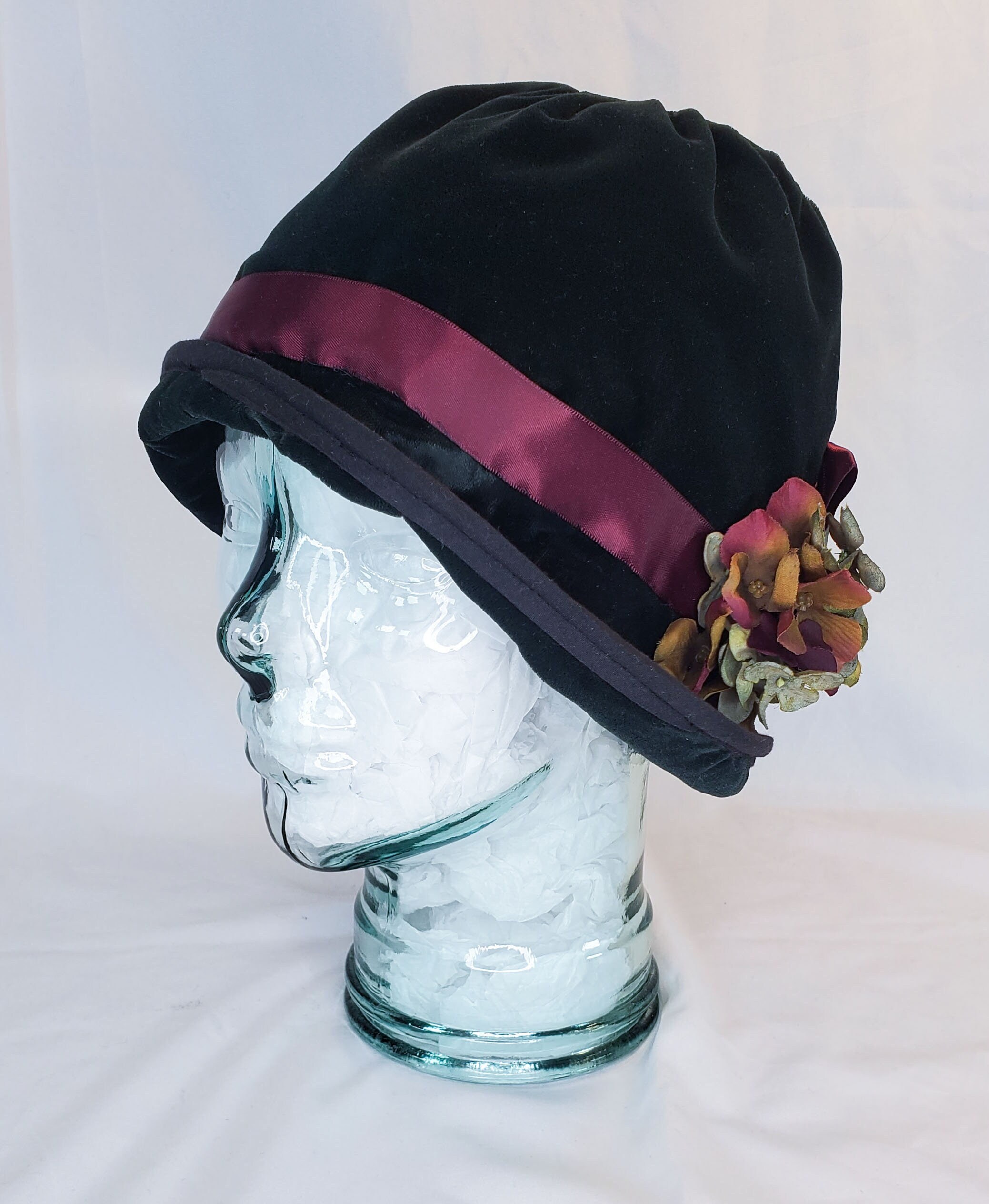 Velvet Cloche Hat: Green Flapper Style With Floral Detail - Etsy display picture 2