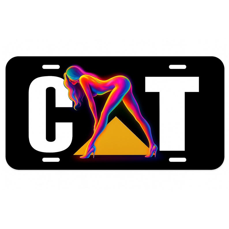 K&ouml;nnte beinhalten: Schwarzes Nummernschild mit dem Wort "CAT" in Wei&szlig;. Eine farbenfrohe Illustration einer Person in geb&uuml;ckter Haltung befindet sich in der Mitte, darunter ein gelbes Dreieck. Die Person ist in leuchtenden Regenbogenfarben dargestellt.
