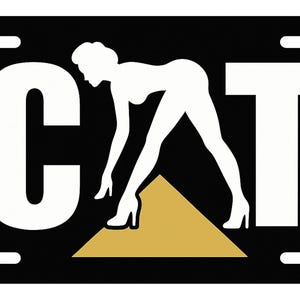 K&ouml;nnte beinhalten: Schwarzes Nummernschild mit dem Wort "CAT" in wei&szlig;en Blockbuchstaben. Eine wei&szlig;e Silhouette einer Frau in High Heels beugt sich. Ein goldfarbenes Dreieck befindet sich unter den F&uuml;&szlig;en der Frau. Das Nummernschild hat vier wei&szlig;e Schraubenl&ouml;cher.