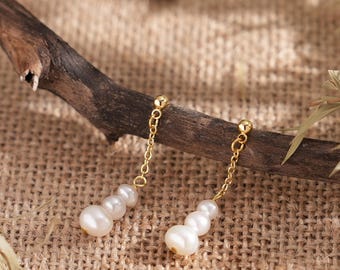 Elegantes pendientes de perlas: plata de ley bañada en oro, perlas de agua dulce, pendientes minimalistas.