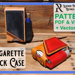 Könnte beinhalten: Zwei Zigarettenetuis aus Leder. Eines ist braun mit einer schwarzen Klappe und einem Feuerzeugfach. Das andere ist rot und gelb mit einer Klappe. Der Text auf dem Bild lautet "CIGARETTE PACK CASE" und "PATTERN PDF & VIDEO + Vector File".