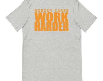 Nobody Cares, Work Harder - uniseks T-shirt met print op de achterkant