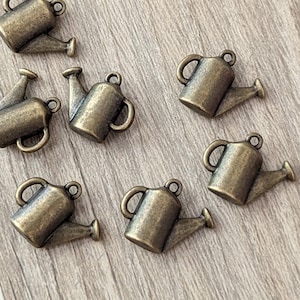 5 or 10 Pcs Watering Can Solid Bronze Charm - Garden Plant - 16mm