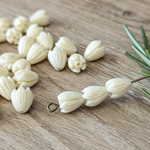 20+ Pcs Tiny Flower Bud Resin Beads - Vanilla White Ivory - 9mm