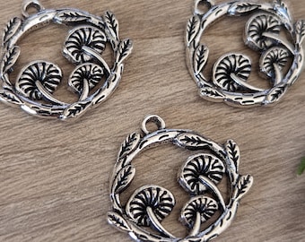 6 Pcs Mushroom and Leaves Round Forest Charm -  Antique Silver Metal Alloy - 22mm