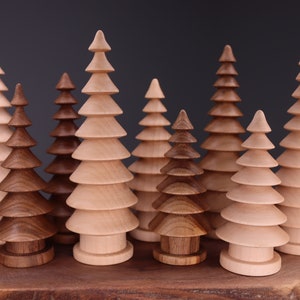 Handgemaakte houten kerstboom, met de hand gedraaide houten kerstboom, Gemaakt in Oekraïne houten nieuwjaarsboom, houten kerstboomballen