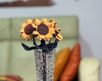 Personalisierte, handgefertigte Sonnenblume aus Crazy Horse Leder – Geschenk zum 3. Jahrestag – Graviertes Blütenblatt mit individuellem Datum – Hochzeitsgeschenk für Sie