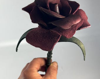 Personalisierte Leder Forever Rose — Handgefertigte Crazy Horse Flower — Graviertes Blütenblatt mit Datum oder Wort — Romantisches Jubiläumsgeschenk