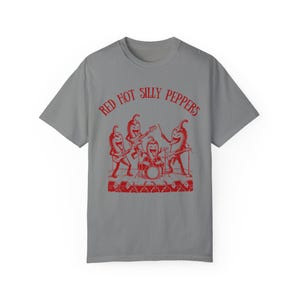 Red Hot Silly Peppers Comfort Colors estilo anos 90 Retro Engraçado Rock Band Camiseta Músico Presente Silly Tee Snarky Tee Tiktok Meme Camiseta Guitarra imagem 6