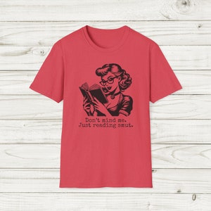 ただ読むスマットシャツ ロマンスリーダー ユニセックス ソフトスタイルTシャツ Booktok スパイシーブックTシャツ ロマンスブックシャツ 読書シャツ 画像 4