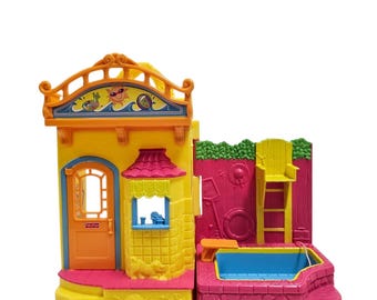 2004 Fisher-Price Loving Family Sweet Streets Swimming Pool House dollhouse