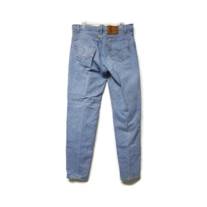 80s Levi&#39;s 550 relaxed fit tapered leg blue denim jeans . 36 x 36 . made in USA