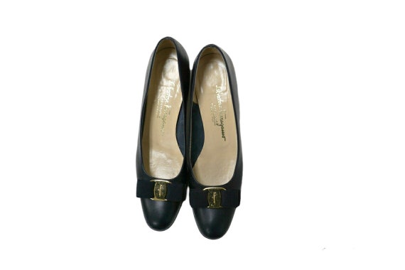Salvatore Ferragamo Black Leather Pumps . Size 9 1/2 4A  display picture 3