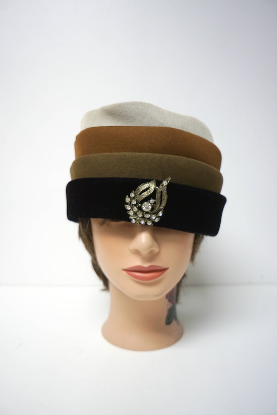 Rawak Model . 50s 60s 4-color pill hat