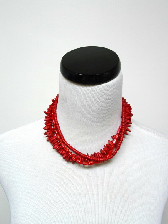 SUE . red seashells and coco shells . 3-tier neck… - image 1