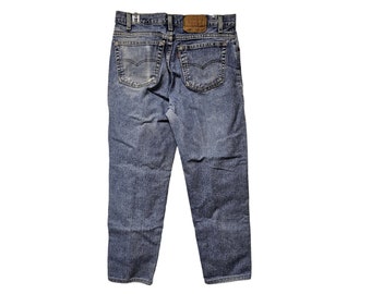 90s Levi's 550 blue denim jeans . W34 L30 . made in USA