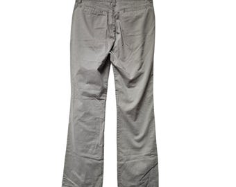 1998 Levi's Khaki L2 sage green cotton trousers . size 11 Medium