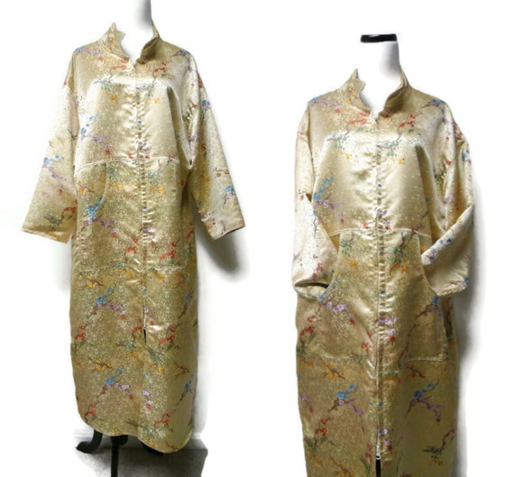 Oriental floral print brocade housecoat / robe . f