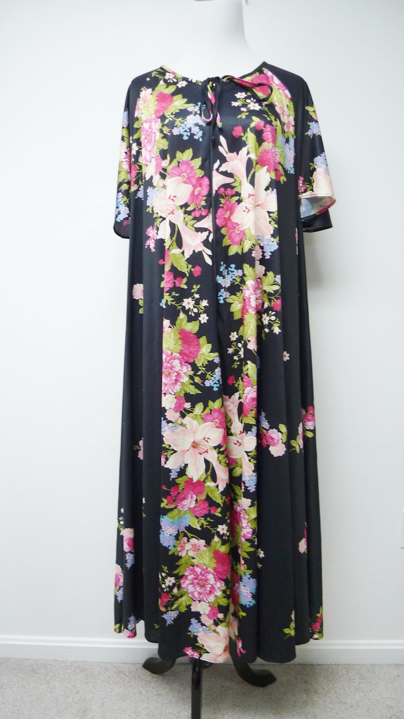 black floral print trapeze dress medium CW Classics