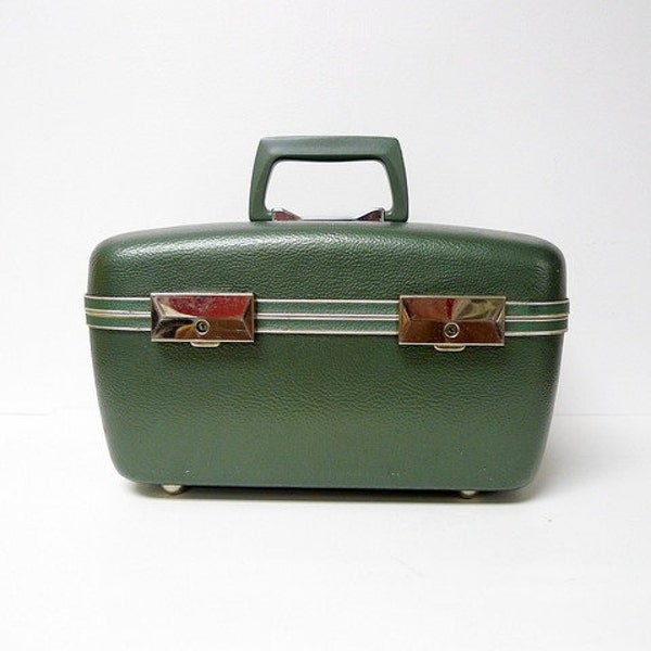 LET'S GO, GREEN! . 70s vintage green  make up travel case